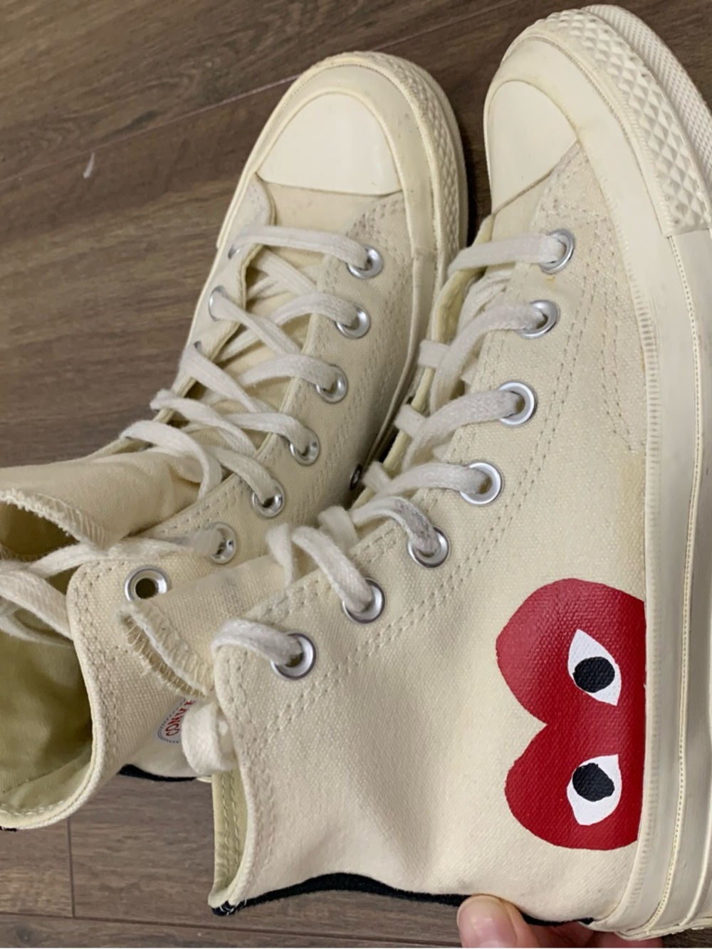 Converse High Top Sneakers in Cream with Black Heel Stripe red heart women’s 6 - Picture 2 of 12